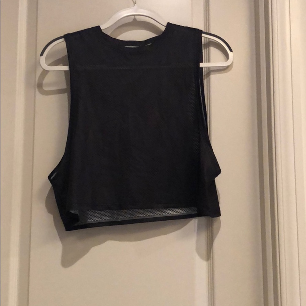 Muscle crop tank